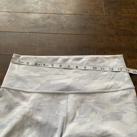 Lululemon Wunder Under High rise shorts - Picture 5 of 10